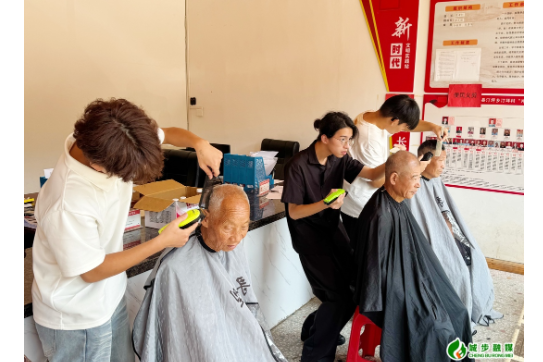 汀坪乡：便民义剪暖人心