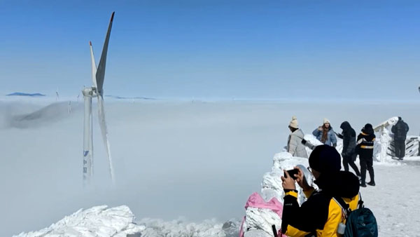 云冰山：登高迎新赏冰雪美景（风芒）.m4v_20220204_165244.866.jpg