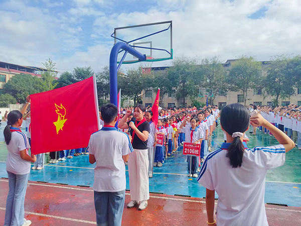 蓝山县各小学举行新队员入队仪式（一）4.jpg