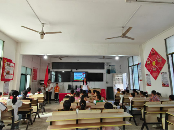 蓝山县各小学举行新队员入队仪式（一）2.jpg