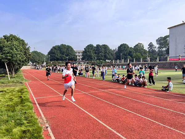 蓝山县各中小学举办秋季运动会（一）1.jpg