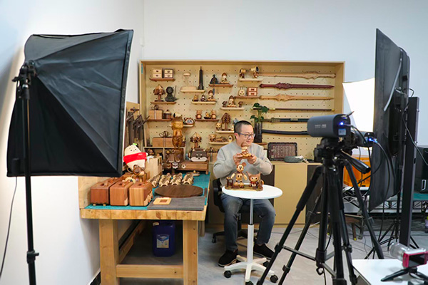 蓝山：“归雁”反哺家乡 带动群众家门口就业增收