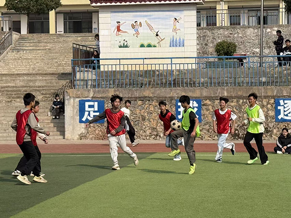 蓝山县各中小学:热血逐梦赛场 挥洒青春激情(四)3.jpg 蓝山县各中小学:热血逐梦赛场 挥洒青春激情(四)3.jpg