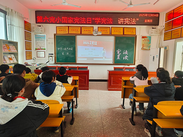 蓝山县各中小学开展“学宪法 讲宪法”活动（一）1.jpg