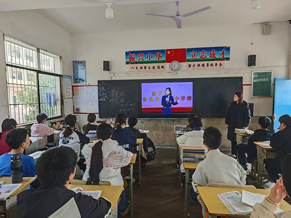 蓝山县各中小学开展“学宪法 讲宪法”活动（一）3.jpg