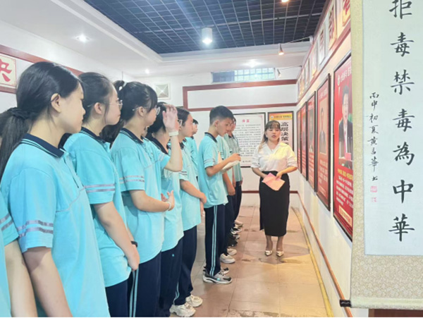 蓝山县各中小学参观禁毒教育基地（一）4.jpg