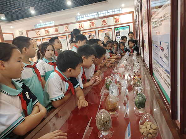 蓝山县各中小学参观禁毒教育基地（一）2.jpg