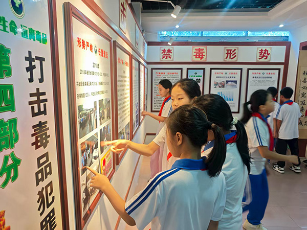 蓝山县各中小学参观禁毒教育基地（二）2.jpg