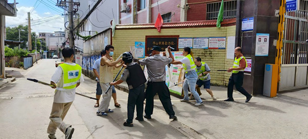 中小学开展应急演练1.jpg