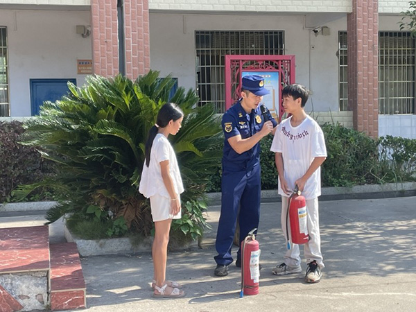 蓝山县各中小学开展应急演练及反恐防暴演练（五）2.jpg