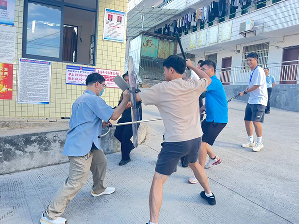 蓝山县各中小学开展应急演练及反恐防暴演练（五）3.jpg