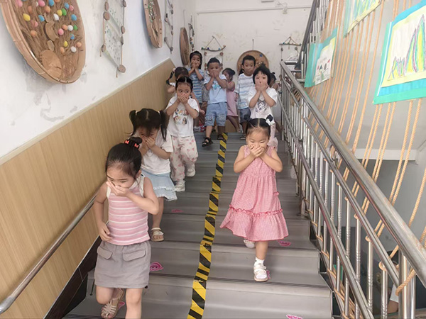 蓝山县各中小学开展应急演练及反恐防暴演练（六）1.jpg
