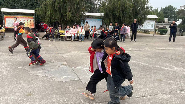 蓝山县各中小学举办庆元旦系列活动(一)2_1.jpg 蓝山县各中小学举办庆元旦系列活动(一)2_1.jpg