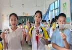 赤蓝桥小学开展“书签藏绿·以美传爱”学生体验式劳动心育活动