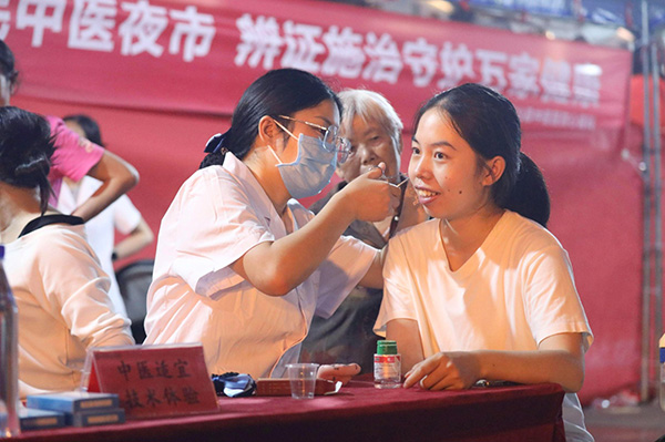(图片新闻)蓝山:“烟火气”邂逅“草本香”2.jpg