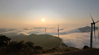 美丽蓝山：风起雾散 青山见影