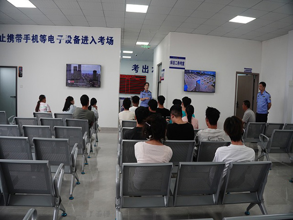 (图片新闻)蓝山驾考分考场正式开考3.jpg