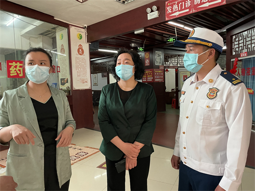 邓群督导检查城乡医疗卫生机构安全生产工作