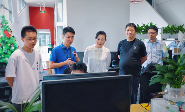 杨校长一行走访调研乐田智作后期工作室_副本.jpg