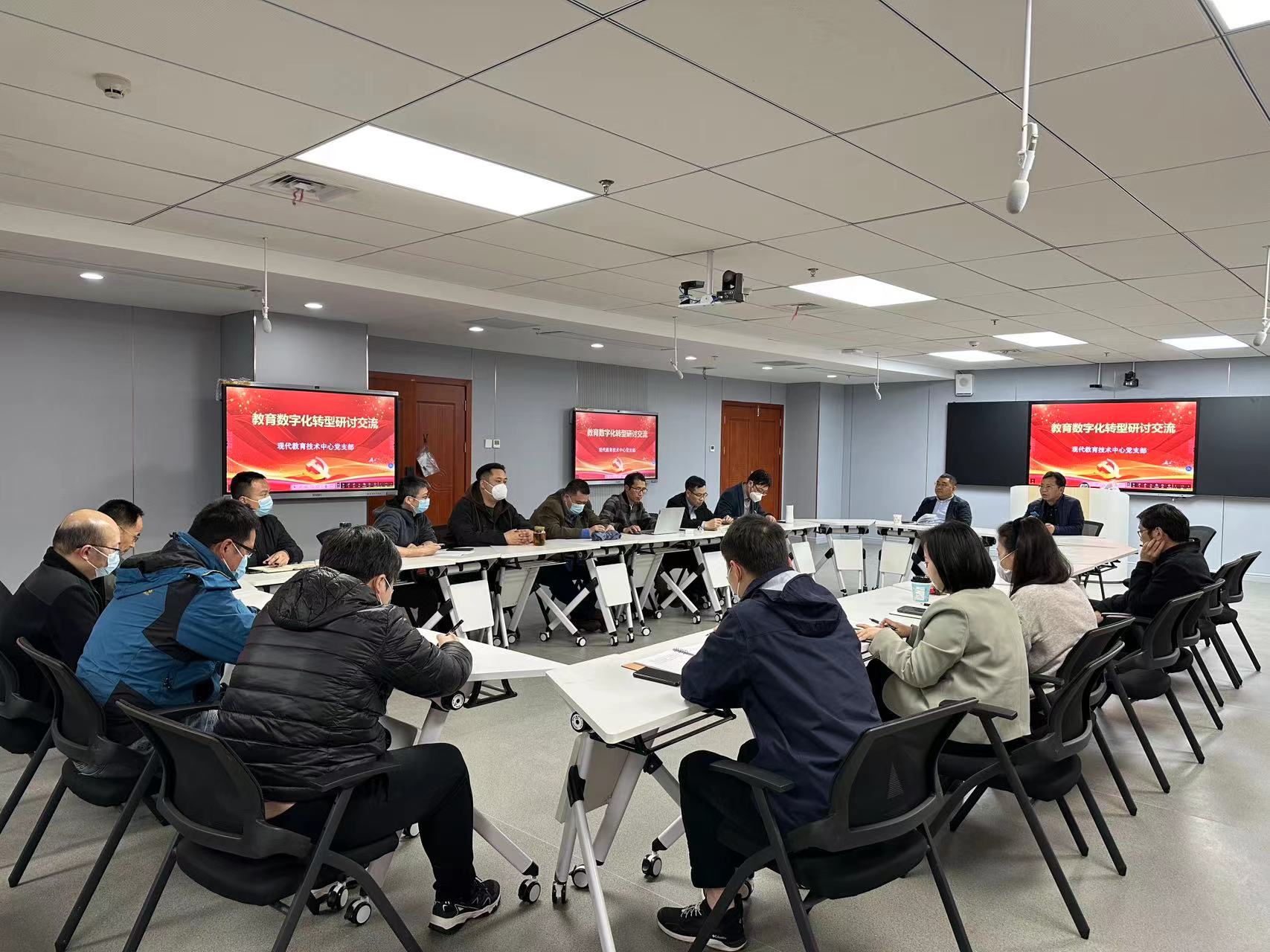 王校长参会原图.jpg