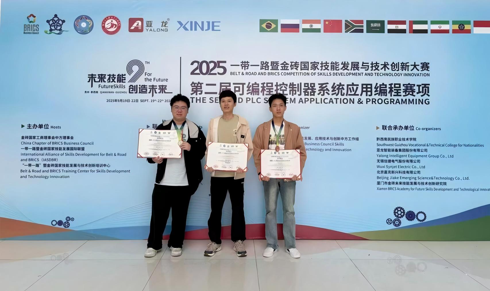 76b30bde3e867a840662ba32aa283ded.jpg 76b30bde3e867a840662ba32aa283ded.jpg