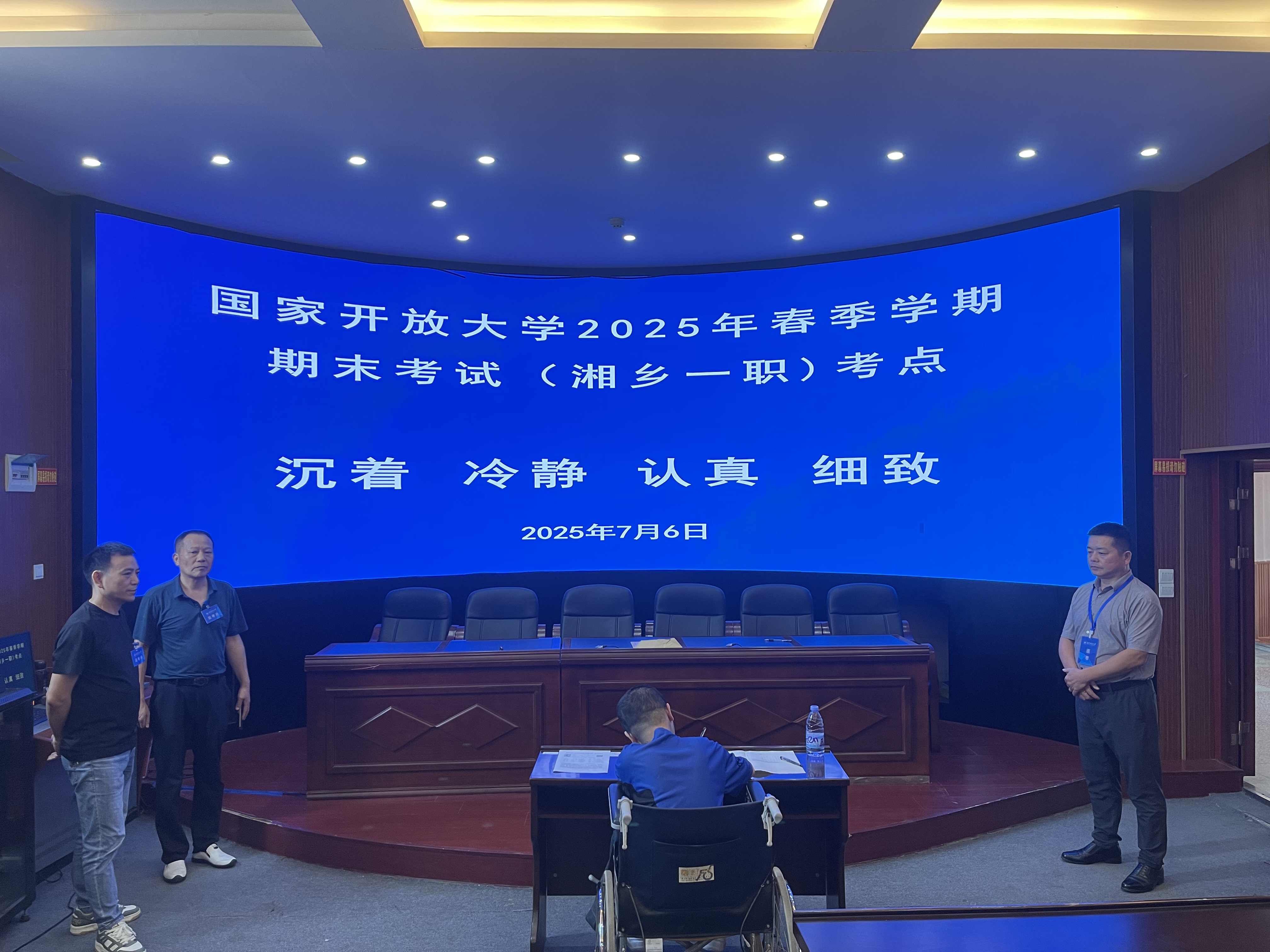 4巡考和监考人员认真履职.jpg