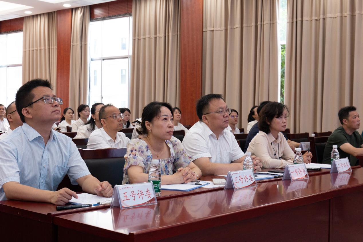 全体教职工.jpg