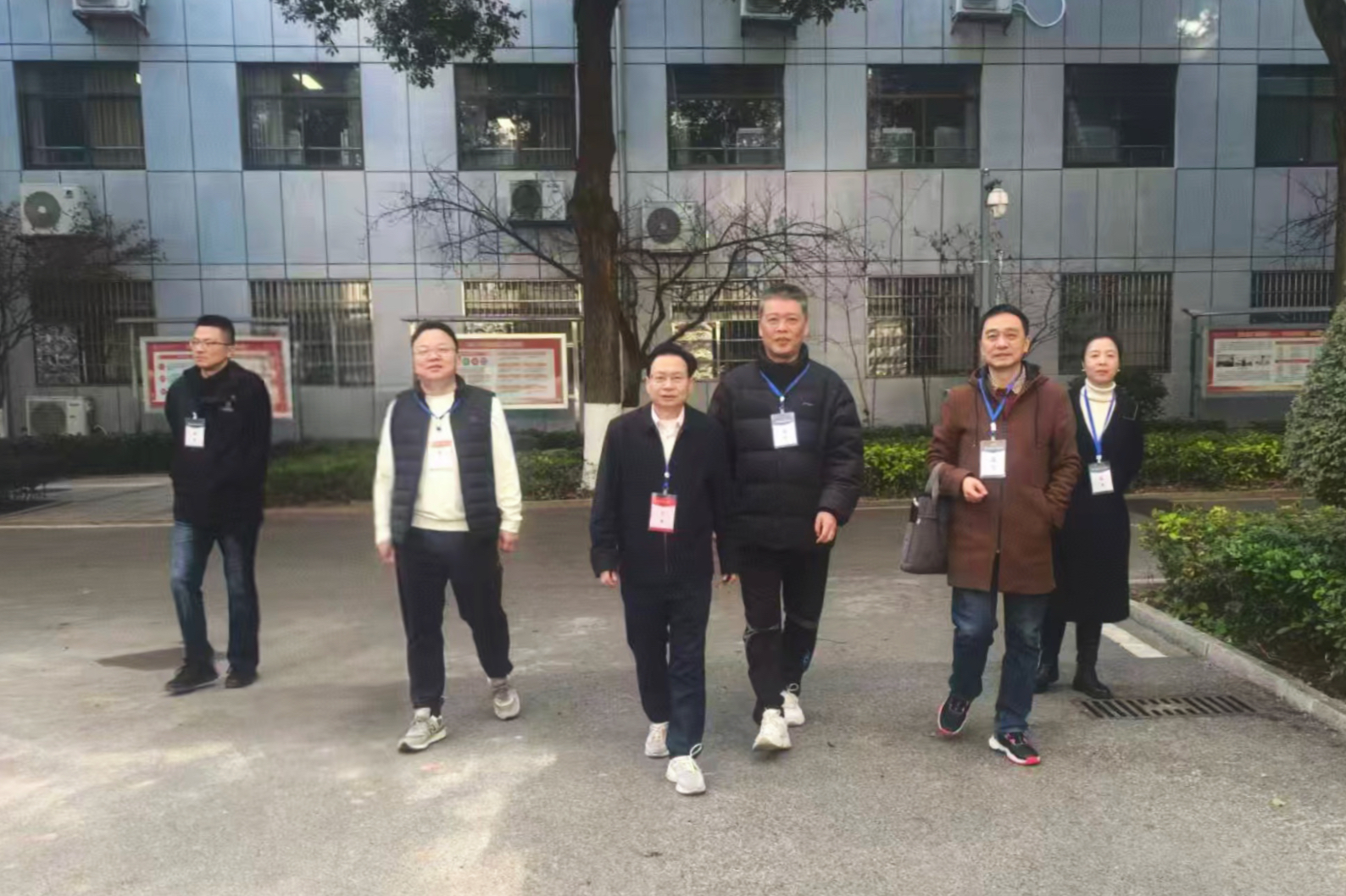 陈校.jpg 陈校.jpg