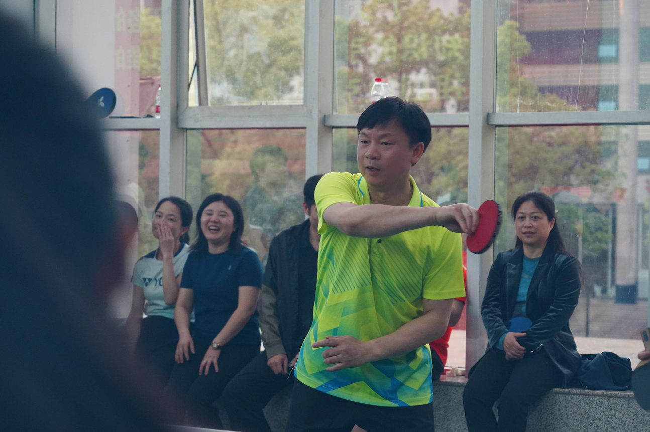 龙书记打球.jpg