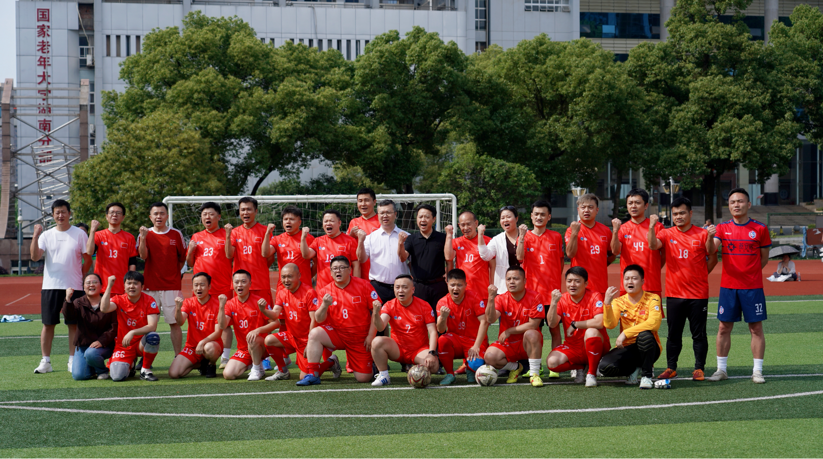 微信图片_20260512165557_212_8足球.png
