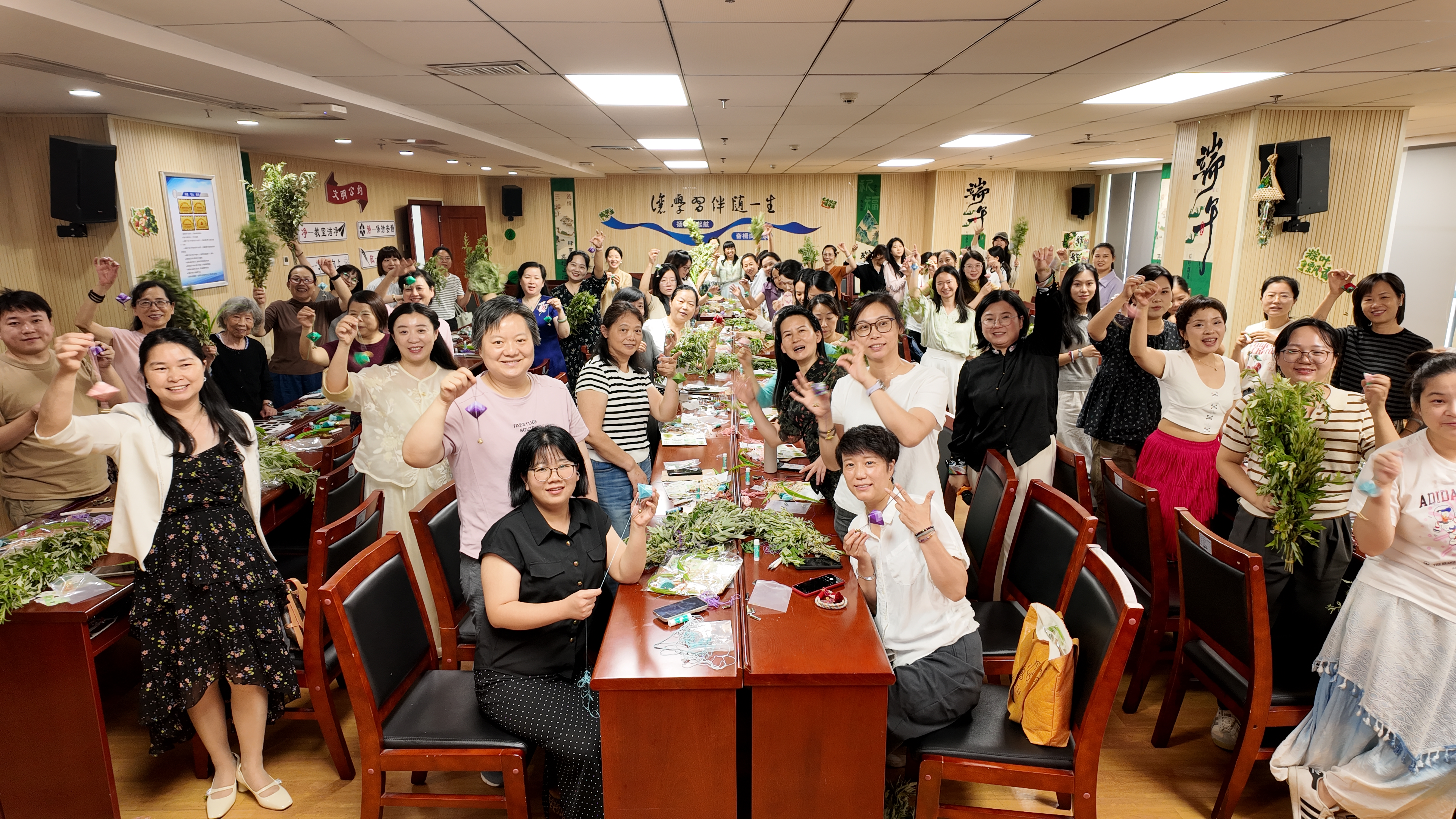 合影2.jpg 合影2.jpg