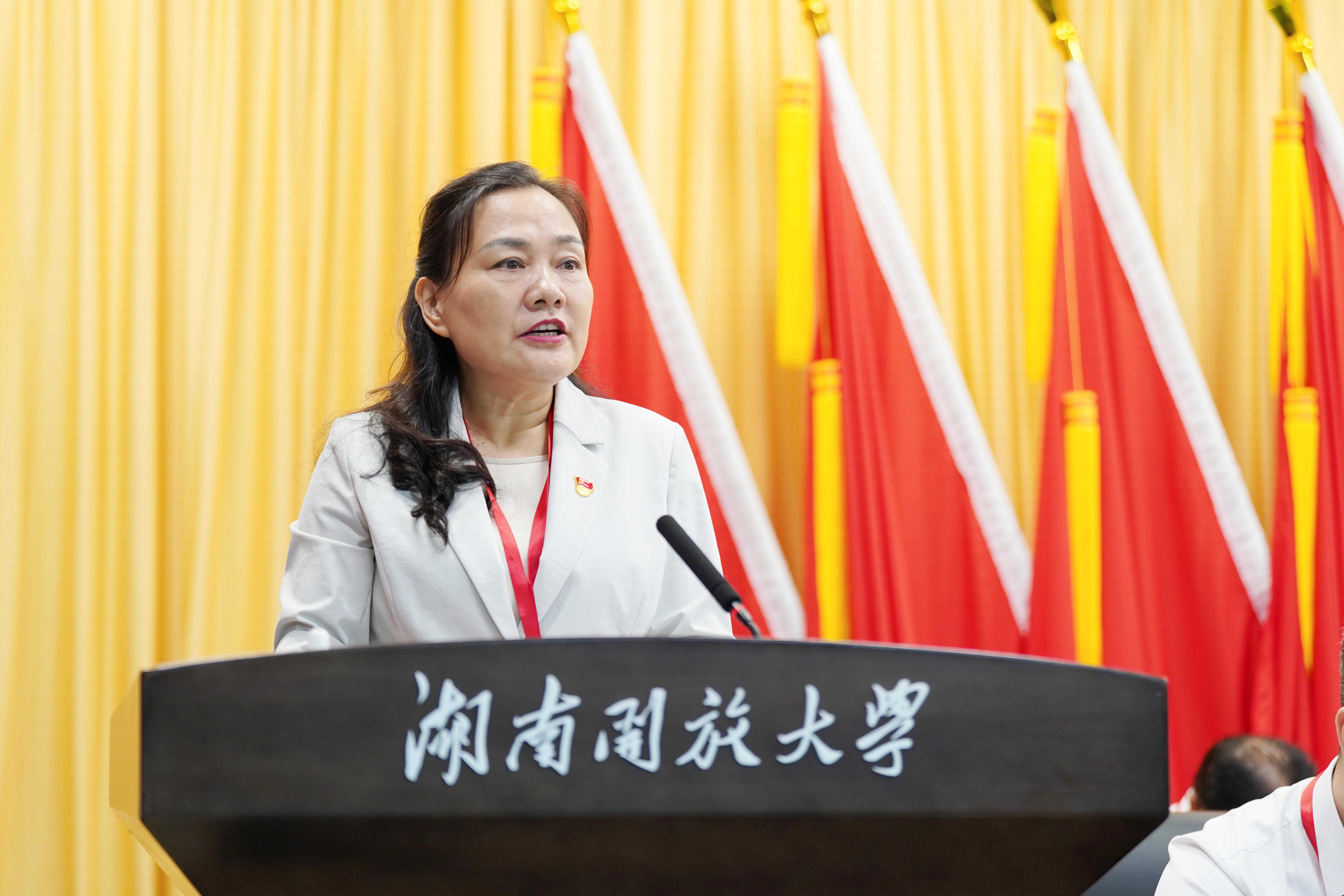 田华玉.jpg 田华玉.jpg