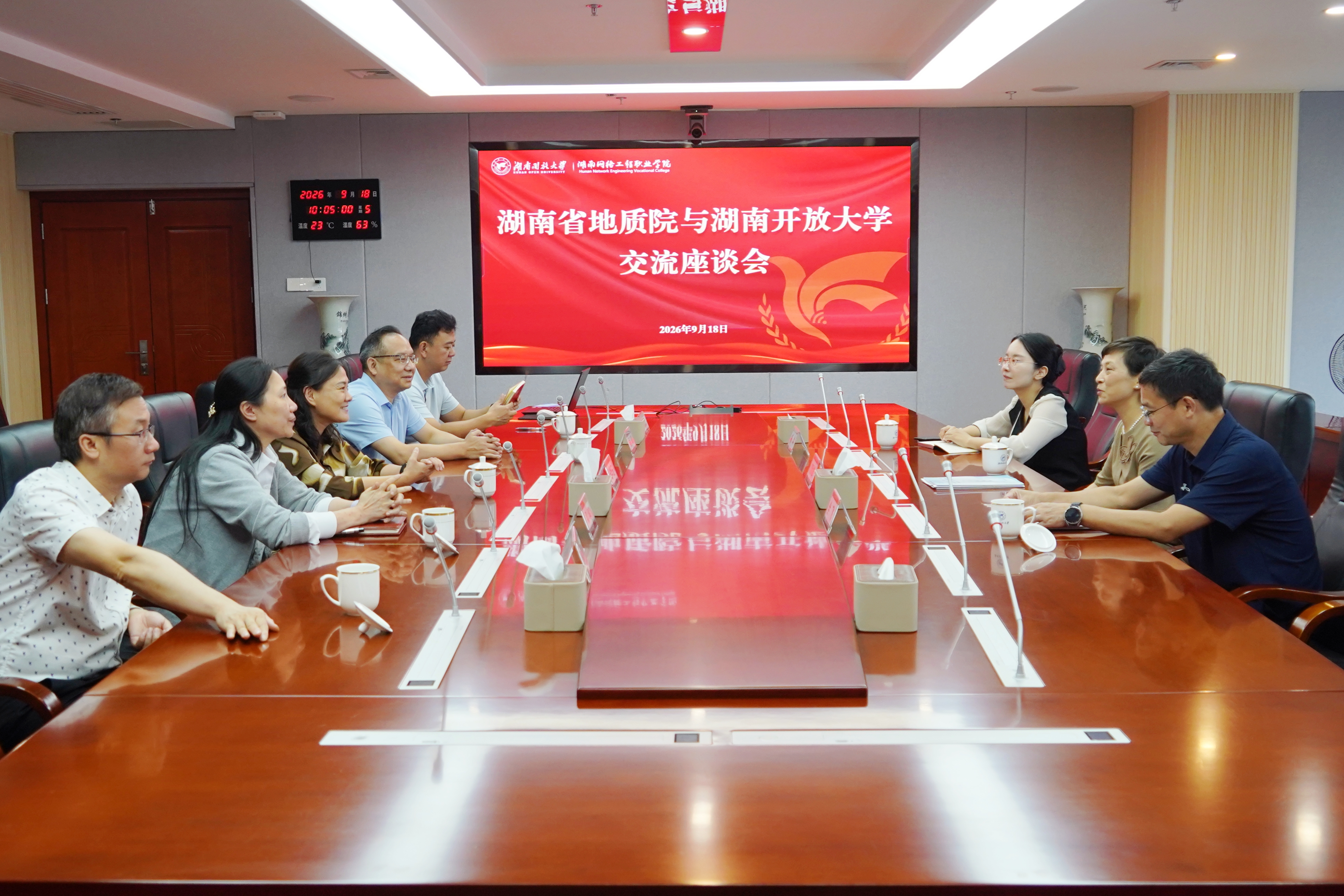 会议.jpg 会议.jpg