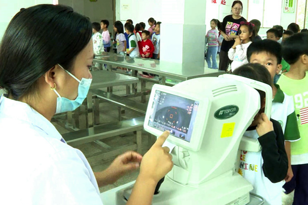 中国东方为邵阳县2800余名学生免费筛查眼疾病