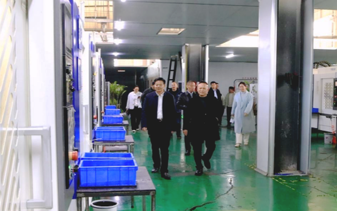 袁胜良赴企业开展“送解优”行动