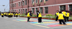 罗城乡明德小学：校园地面“大变身” 安全教育趣味浓