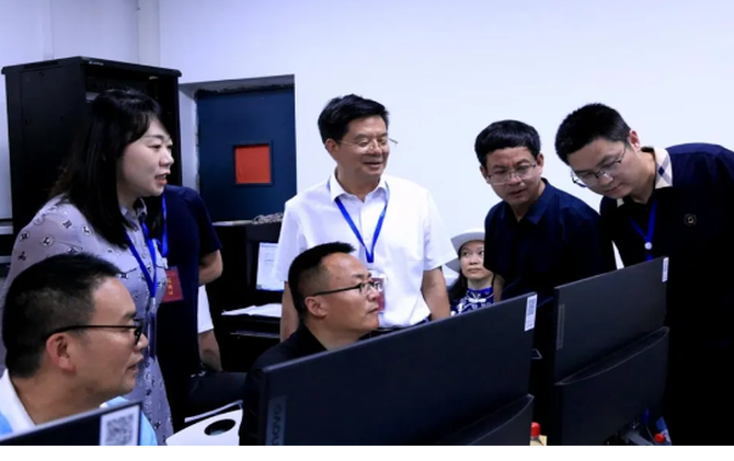 袁胜良带队巡视高考考点考前准备工作