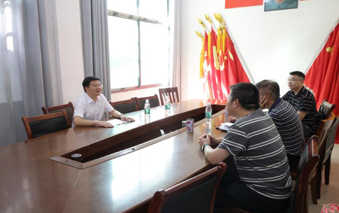 袁胜良在小溪市镇调研指导重点工作