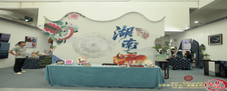 邵阳蓝印花布亮相新疆，千年非遗绽放新光彩