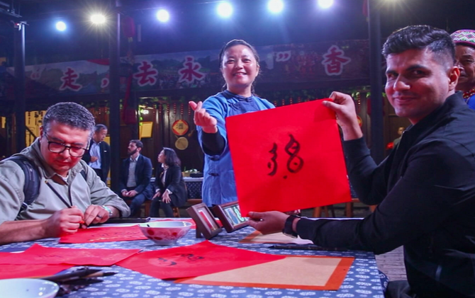 “湘智兴湘·在湘外国专家永州行” 走进江永 沉浸式体验女书文化魅力