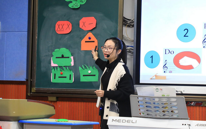 江永一小：青年教师教学比武 课堂创新展风采