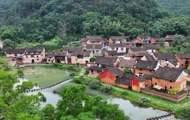 江永瑶寨：“老房子”成“藏金屋”