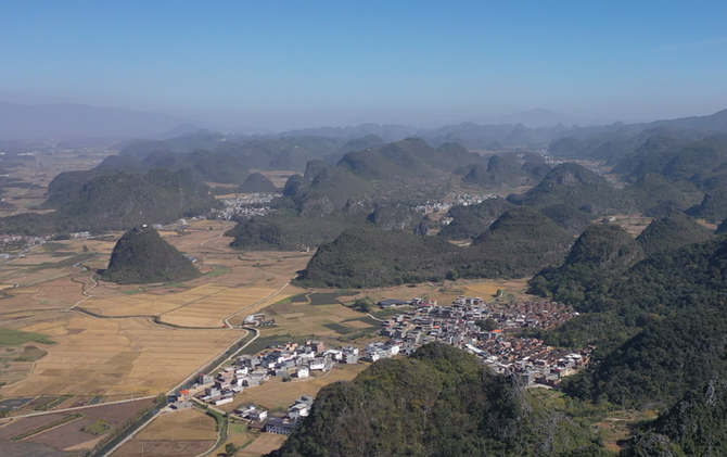 江永：冬日云雾绕青山