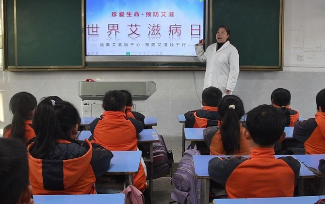 江永：防“艾滋病”知识进校园