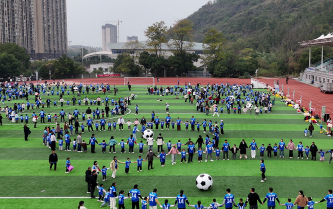 江永:开展“湘超永冲锋 足球趣运动”亲子活动