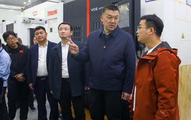 李群辉带队调研重点项目建设与企业发展