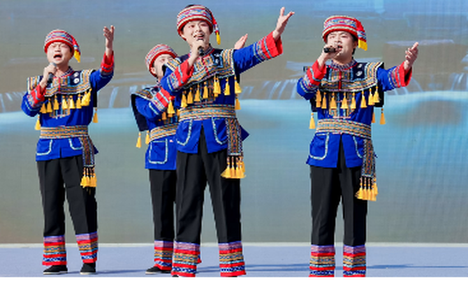 江永男声小组唱《越来越美》惊艳平江中县村