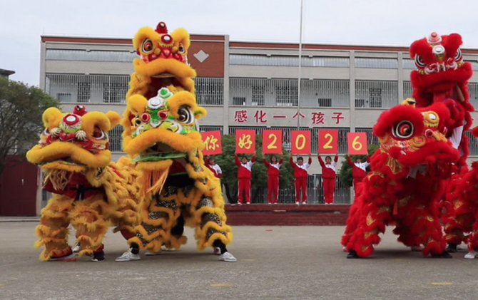 江永：少年舞龙狮迎元旦 非遗传承进校园