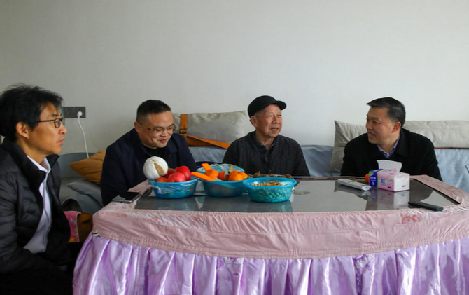 李群辉走访慰问退休老干部