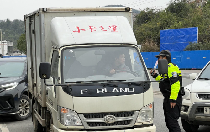 江永：开展节前交通违法专项检查